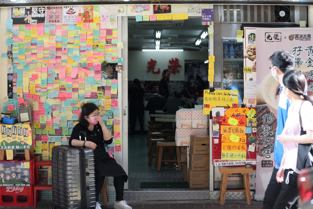Kwong Wing Cafe in Tsim Sha Tsui, where a sign says staff only speak Cantonese. Photo: Xiaomei Chen
