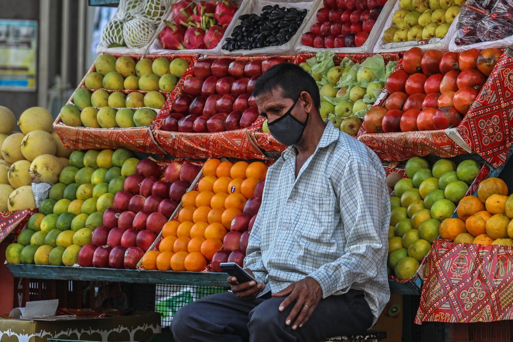 An Indian fruit seller waits for customers at his shop in Mumbai on April 3, 2020. Photo: EPA-EFE