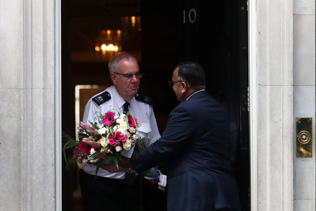 A man delivers flowers to 10 Downing Street after British Prime Minister Boris Johnson was moved to intensive care. Photo: Reuters