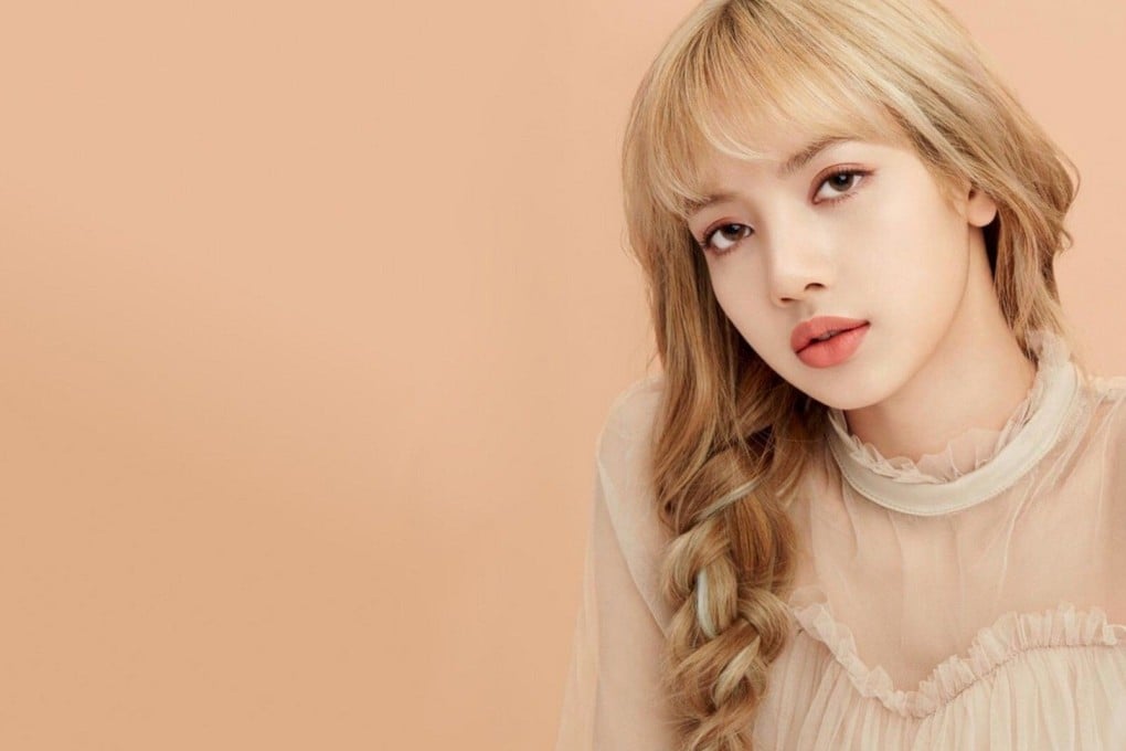 Lisa from Blackpink showed her strict side as a dance mentor on Chinese talent show Youth With You.