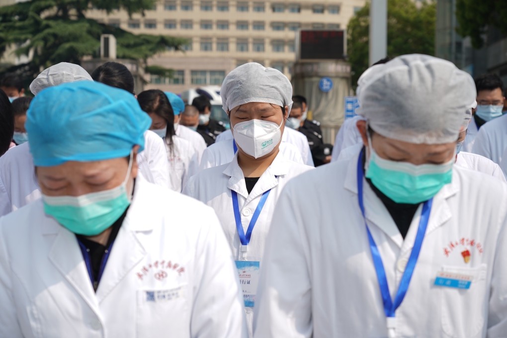 Medical workers pay tribute to those who died of Covid-19 died in Wuhan. Photo: Xinhua