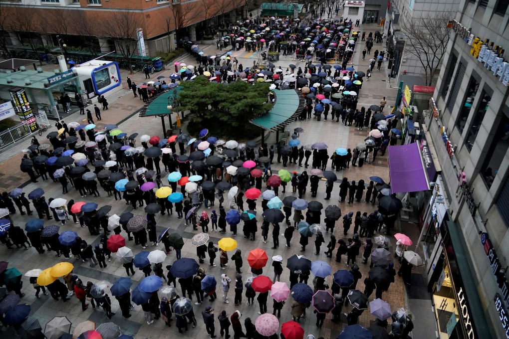 People wearing masks wait in line to buy masks in Seoul on February 28. Photo: Reuters