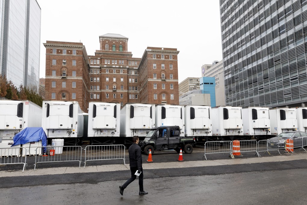Refrigeration trucks are lined up near the office of New York’s chief medical examiner to serve as an expanded morgue on April 3, as the city prepared for a growing number of coronavirus deaths. Photo: EPA-EFE