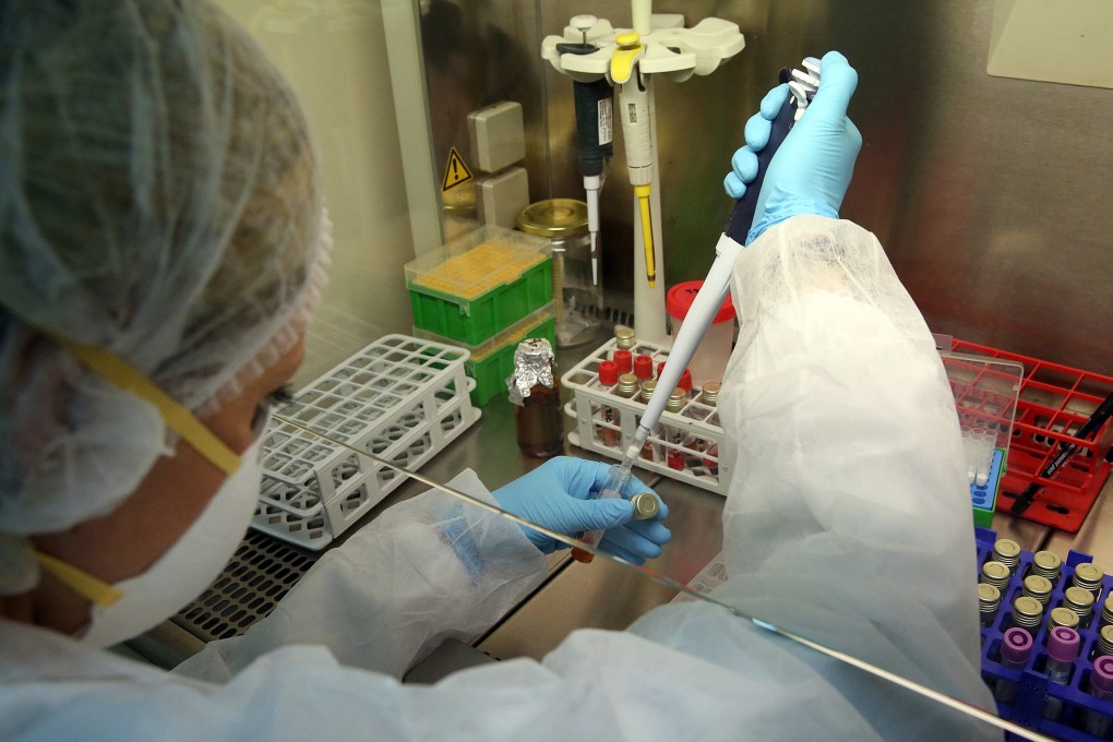 A microbiologist carries out Covid-19 research in Athens, Greece, on April 6, 2020. Photo: EPA-EFE