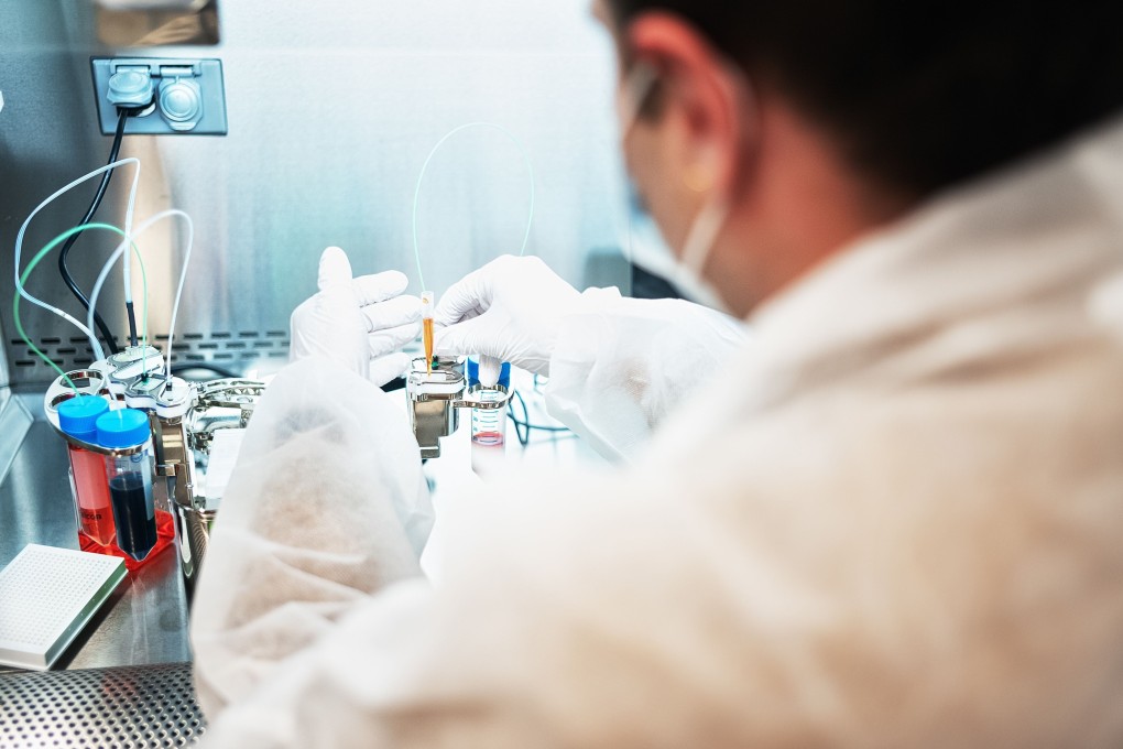 Drew Glatczak from Formulatrix sets-up Mantis automated liquid handler robot at Mirimus lab. Photo: AFP