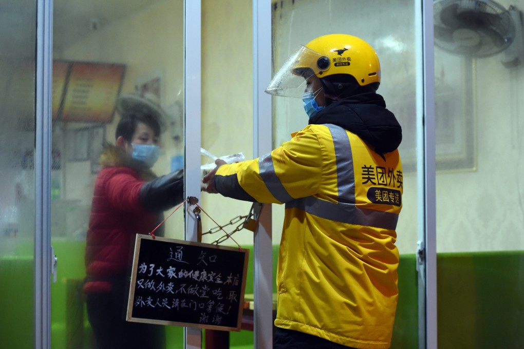 Deliveryman Xu Faxiang picks up takeaway from a restaurant in the Baohe District of Hefei, east China's Anhui Province, Feb. 6, 2020. Photo: Xinhua