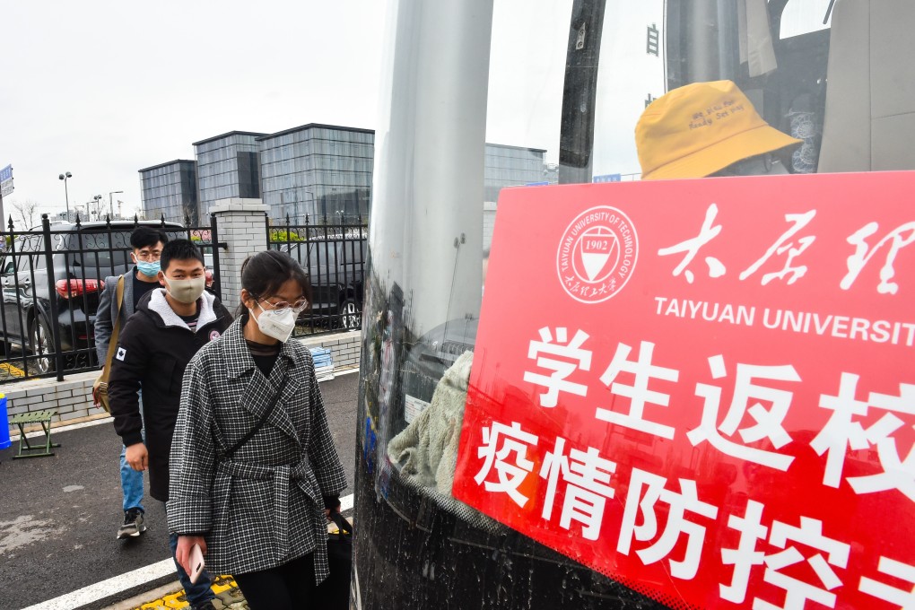 Students from Taiyuan University of Technology board a bus to return to campus in Taiyuan, Shanxi province, on Friday. Photo: Xinhua
