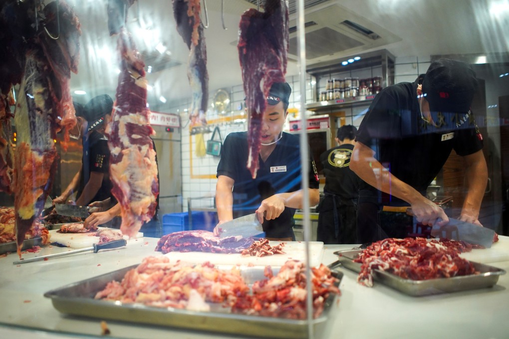 Workers cut beef in Shenzhen, Guangdong. Photo: Reuters