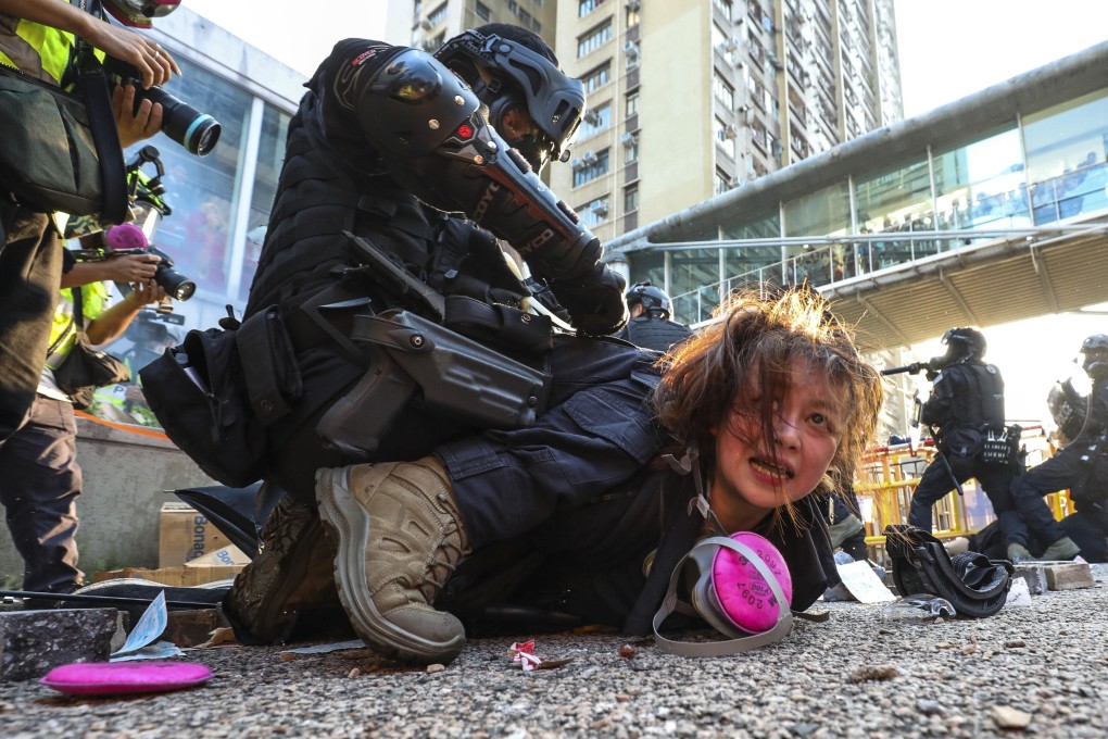 Riot police officers make mass arrests in Wong Tai Sin following scuffles during a mass rally on the 70th anniversary of the founding of the People’s Republic of China, on October 1, 2019. Photo: James Wendlinger