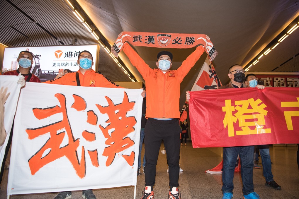 Supporters of Wuhan Zall football club welcome the team when they arrive in the city. Photo: Xinhua