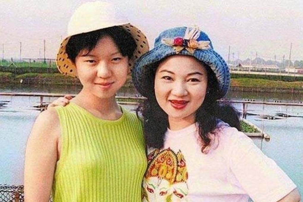 Pai Hsiao-yen (left) with her mother, popular TV entertainer Pai Bing-bing. The teenager was kidnapped and murdered in 1997 in Taiwan.