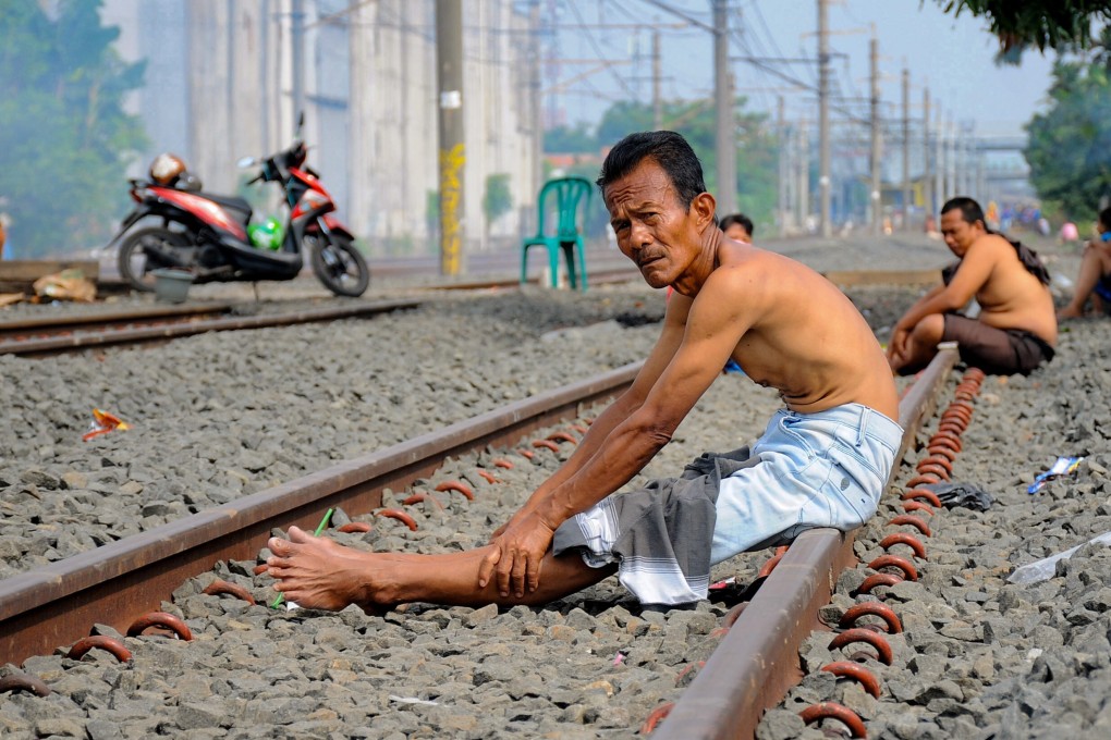 Indonesians sitting in the sun in Bekasi, West Java, reflecting their belief that the sun can boost their immunity to coronavirus. Photo: AFP