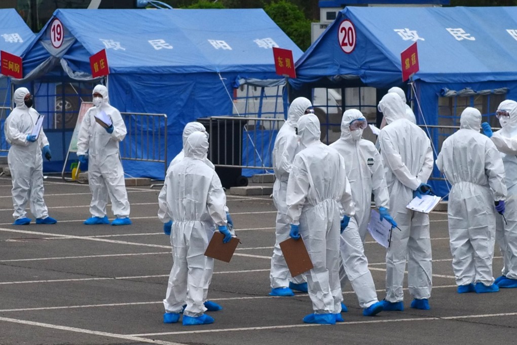 Chinese government workers coordinate transport of travellers from Wuhan to designated quarantine sites in Beijing. Photo: AP