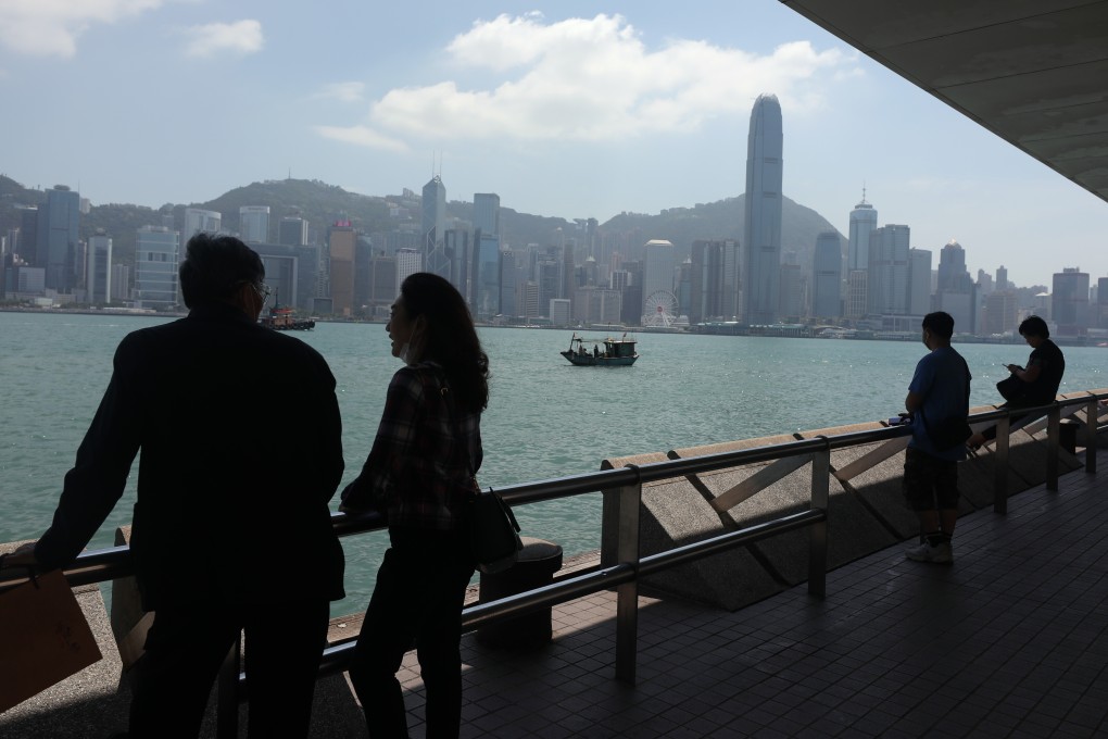 Hongkongers maintain social distancing last week in Tsim Sha Tsui. Photo: Xiaomei Chen