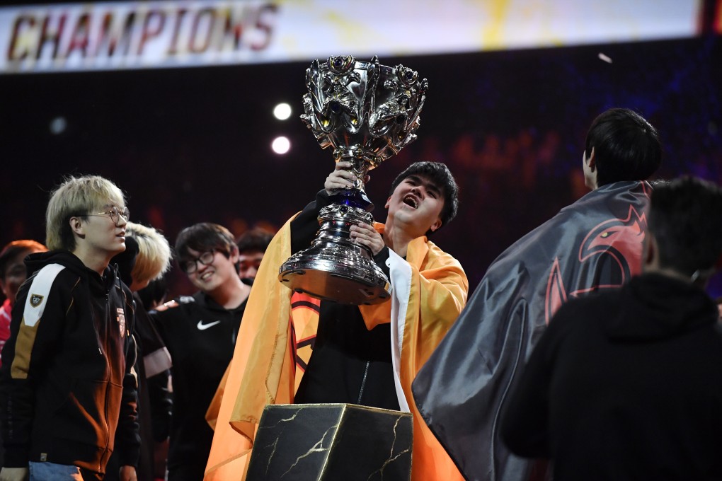 China’s Team FunPlus Phoenix celebrate winning the Final of League of Legends e-sports tournament in Paris, France, 10 November 2019. Photo: EPA-EFE/Julien de Rosa