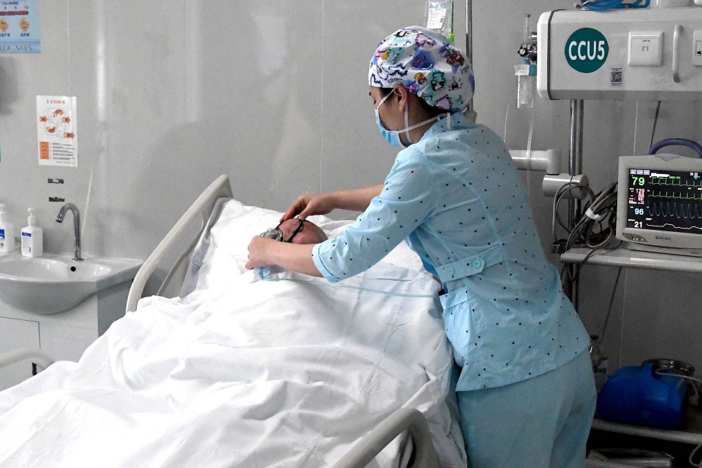 A nurse cares for a patient at the Third People’s Hospital of Henan in Zhengzhou. Photo: Xinhua
