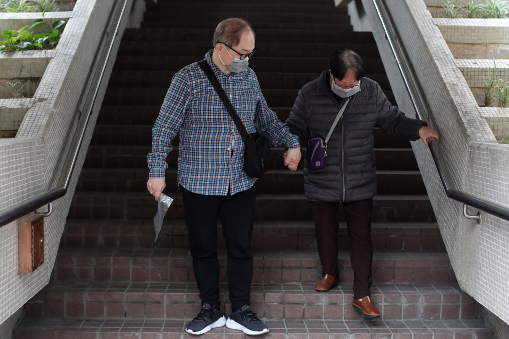 Lam Man-hing with his wife Tang Siu-man, who suffers from Alzheimer’s disease and dementia. Photo: Xiaomei Chen