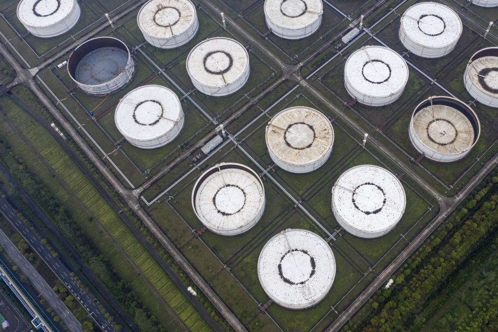Oil storage tanks are seen in this aerial photograph taken on the outskirts of Ningbo, Zhejiang province, China on April 22. Oil glut has left the industry short of storage capacity, abetting the slump in crude prices. Photo: Bloomberg