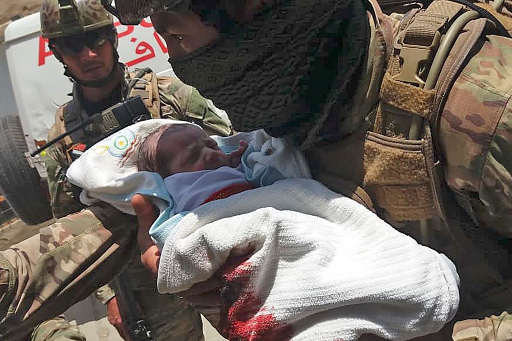 A soldier carries out a newborn baby from a hospital attacked in Kabul on May 12, 2020. Photo: Agence France-Presse