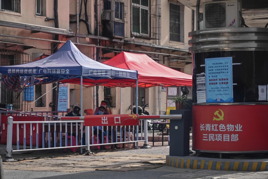 Security personnel stand outside a residential compound where five new cases of the COVID-19 coronavirus were detected over the weekend, in Wuhan, in China’s central Hubei province on May 12, 2020. Wuhan plans to conduct coronavirus tests on the Chinese city's entire population. Photo: Agence France-Presse