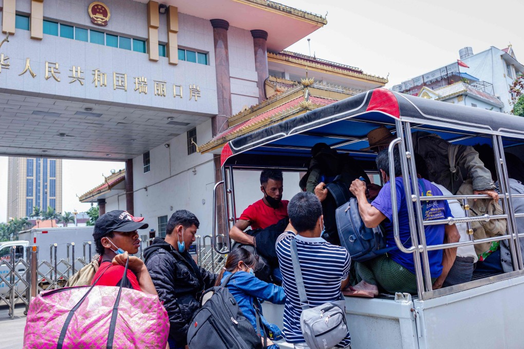 Migrant workers from Myanmar returning from China. Photo: AFP