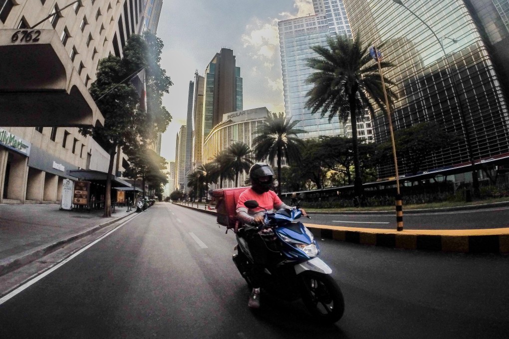 A delivery workers pictured in Makati, the Philippines, on May 1. Photo: Xinhua