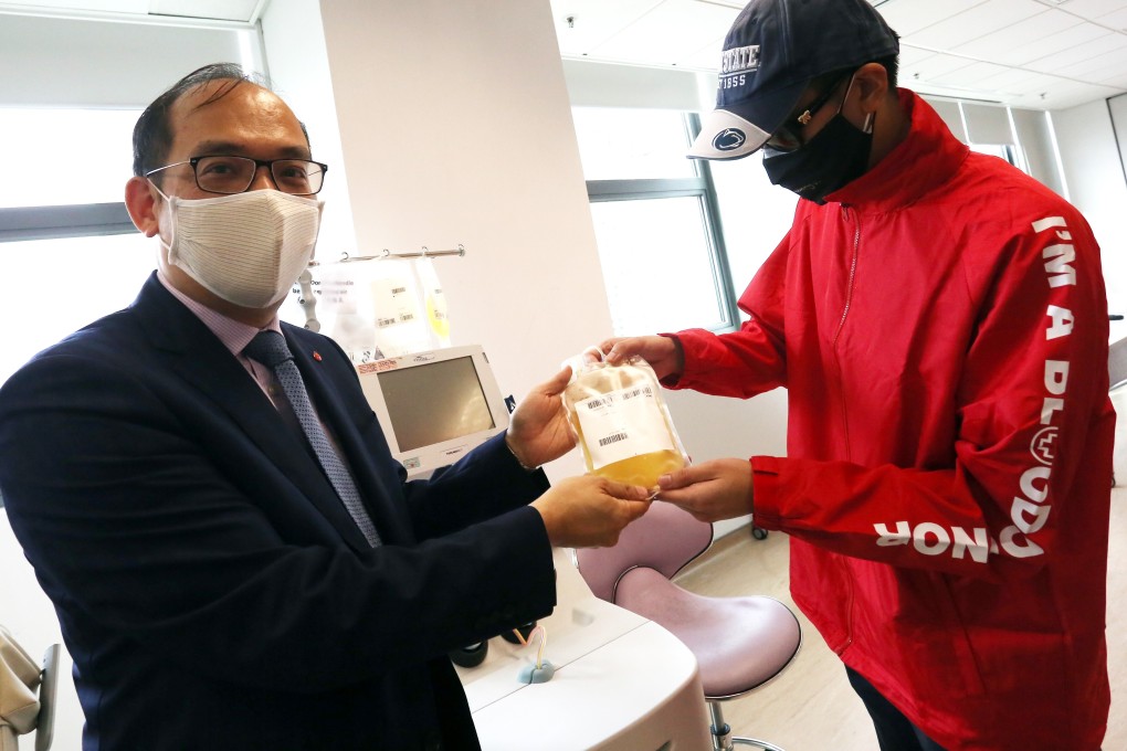Red Cross Blood Transfusion Service chief executive Dr Lee Cheuk-kwong (left) with donor “Ah Chung”, and a plasma donation. Photo: Jonathan Wong
