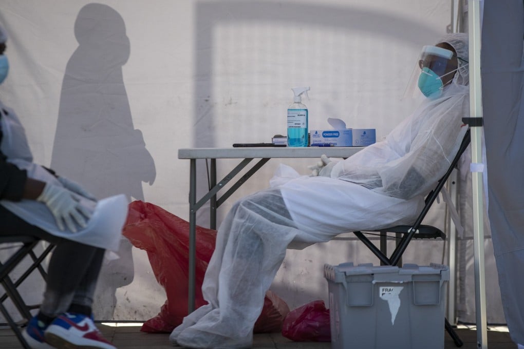 Heath workers take a break during the screening and testing campaign aimed at combating the spread of Covid-19 in Alexandra, a township in Johannesburg, South Africa. Photo: AP