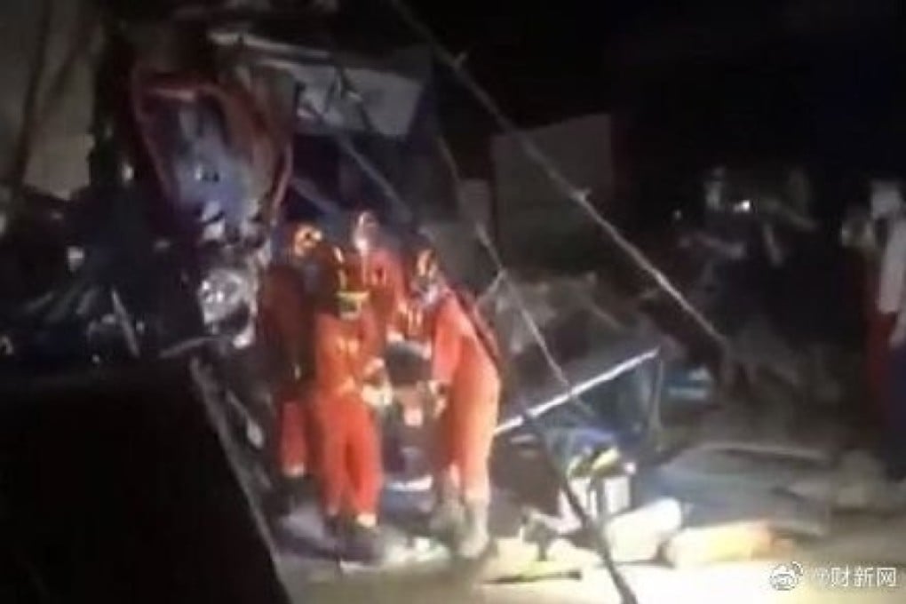Emergency workers pull bodies from the site of a construction crane collapse in Guangxi on Saturday night. Photo:Weibo