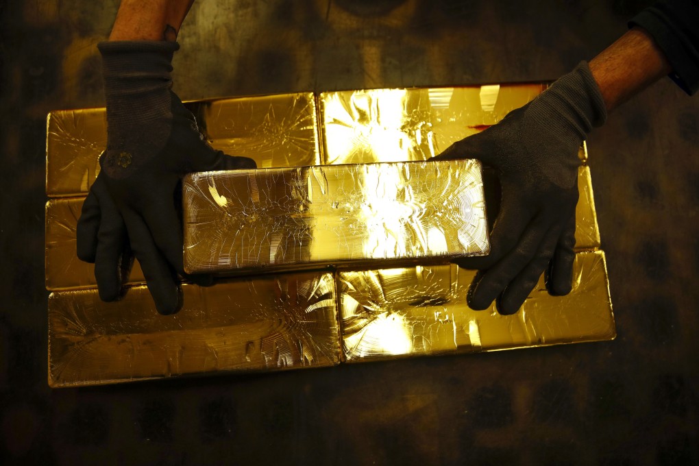 A worker stacks 12.5 kilogram gold bullion bars at the Valcambi SA precious metal refinery in Lugano, Switzerland. Gold's haven qualities are shining through the market amid unprecedented monetary policy easing and rising trade tension. Photo: Bloomberg