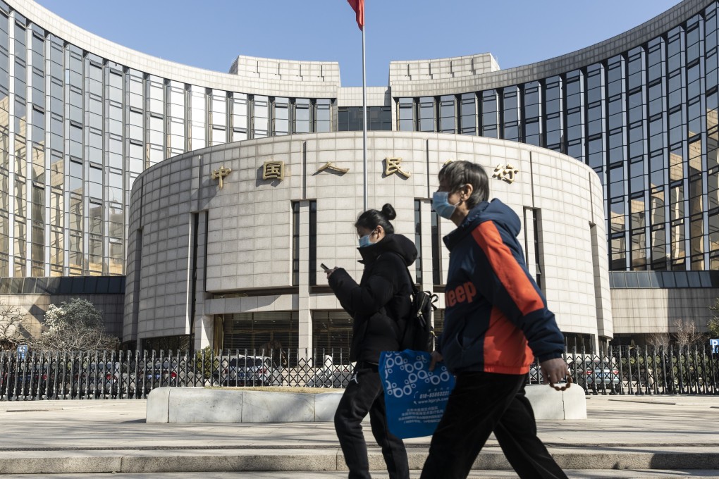 With the coronavirus posing a greater threat to the economy, the outbreak left the top leadership with a decision to make, as the efforts in 2008 left the nation with a mountain of debt. Photo: Bloomberg