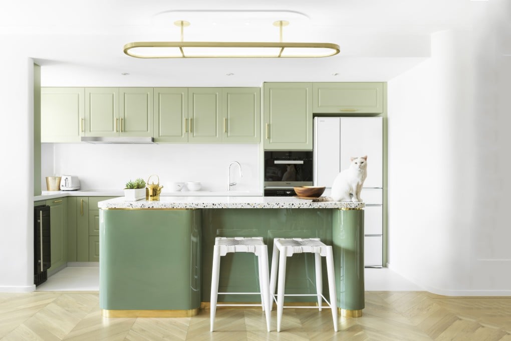 Inspired by the interiors of first-class cabins, JJ Acuna incorporated curves into this Hang Hau home’s design scheme. Photography: Adam Kuehl