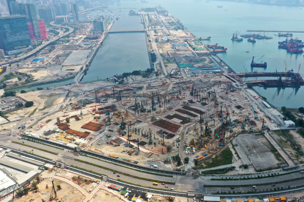 Kai Tak highway runs past the Kai Tak site, where residential buildings are under construction. 27SEP19 SCMP / Martin Chan