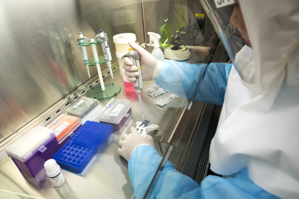 A laboratory technician with the Home Team Science and Technology Agency (HTX) simulates the loading of primer onto a VereChip Lab-on-Chip, part of the Covid-19 test kits at the CBRNE Laboratory in Singapore, on Thursday, March 5, 2020. Photo: Bloomberg