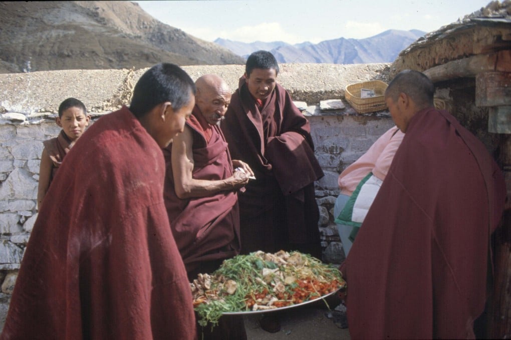 Chinese Buddhist monks prepare food. Photo: Getty Images
