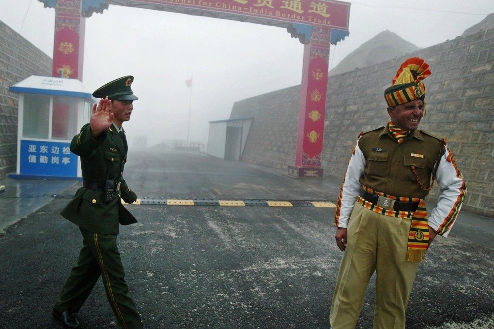 A Chinese soldier and an Indian soldier near the shared border in India’s northeastern Sikkim state. Photo: AFP