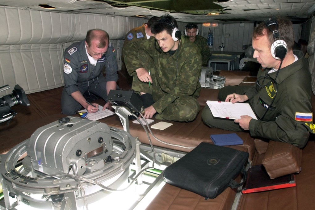 Russian and German soldiers cooperate on a surveillance mission of the Open Skies programme. Photo: dpa