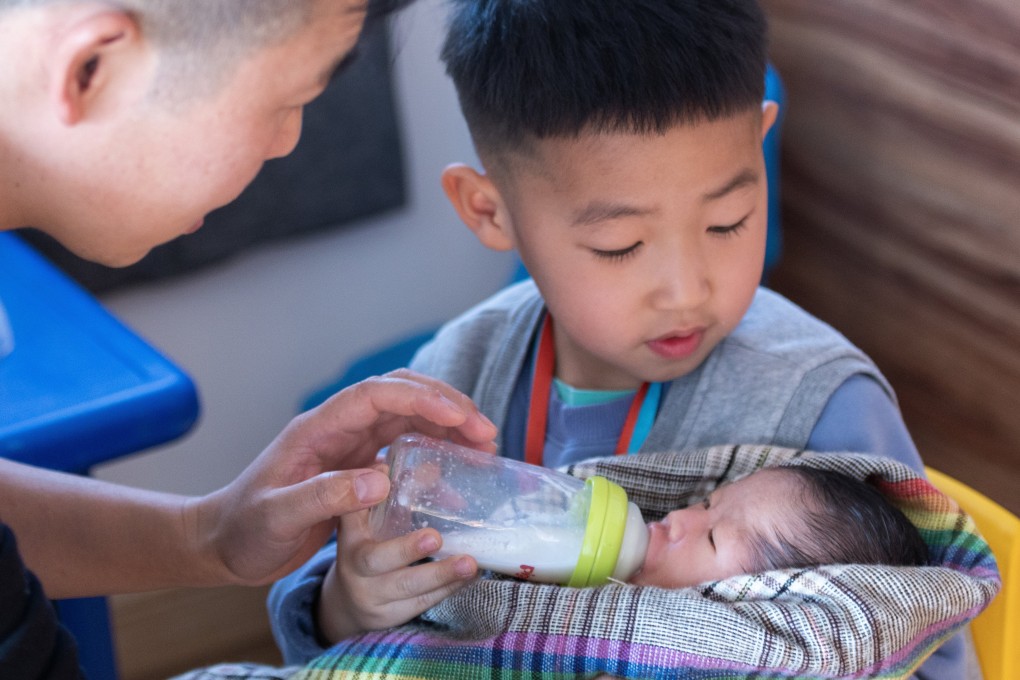 Carson Lei and his children. His younger son was born to a surrogate mother in Thailand. Photo: Carson Lei