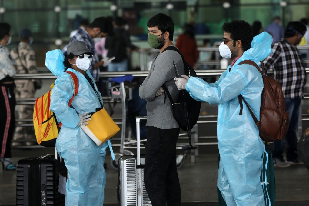 Passengers queue to enter Chhatrapati Shivaji International Airport in Mumbai on May 25, 2020. Photo: Reuters
