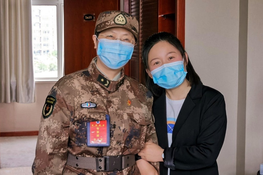 Shen Yulan with military epidemiologist Chen Wei in a room at the isolation hotel. Photo: Shen Yulan