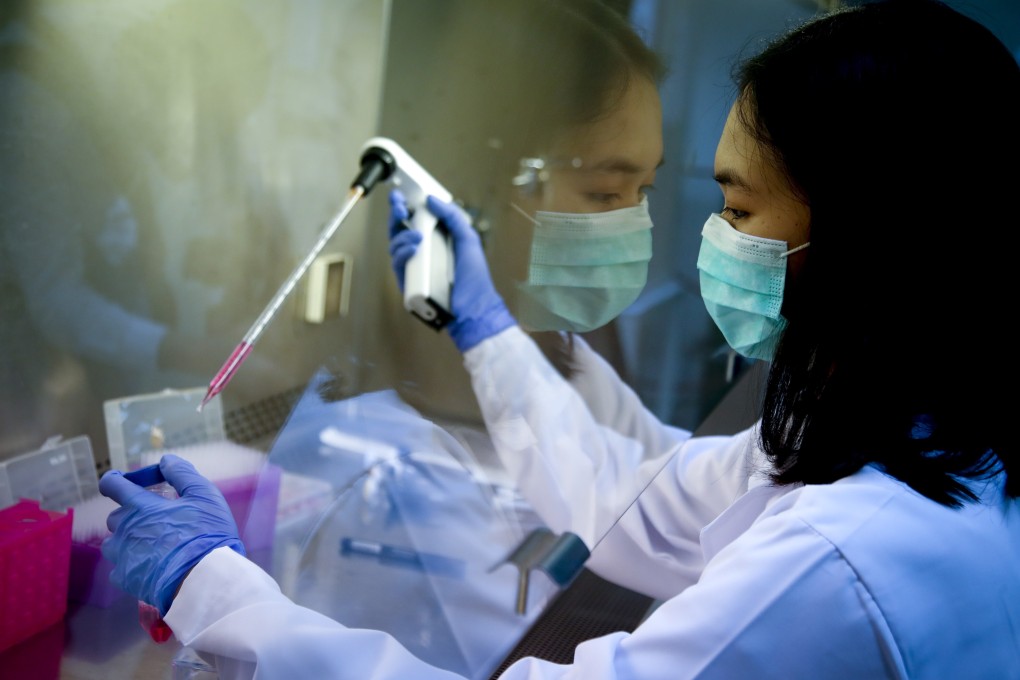 A technician works at the Chula Vaccine Research Centre in Bangkok on May 25, 2020. Photo: EPA-EFE