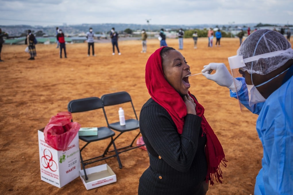 A women gets tested by a health care professional during a local government mass testing deployment in the Alexandra township, Johannesburg, South Africa, 27 April 2020. Photo: EPA-EFE