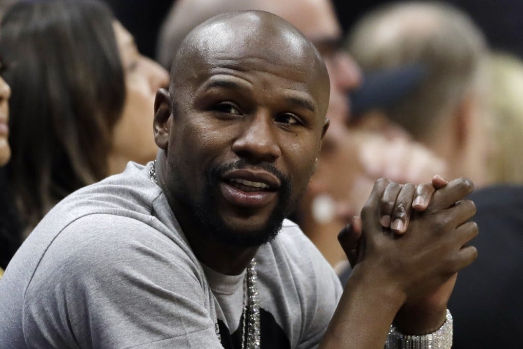 Boxer Floyd Mayweather watches an NBA basketball game between the Los Angeles Clippers and the Denver Nuggets in Los Angeles in 2018. Photo: AP
