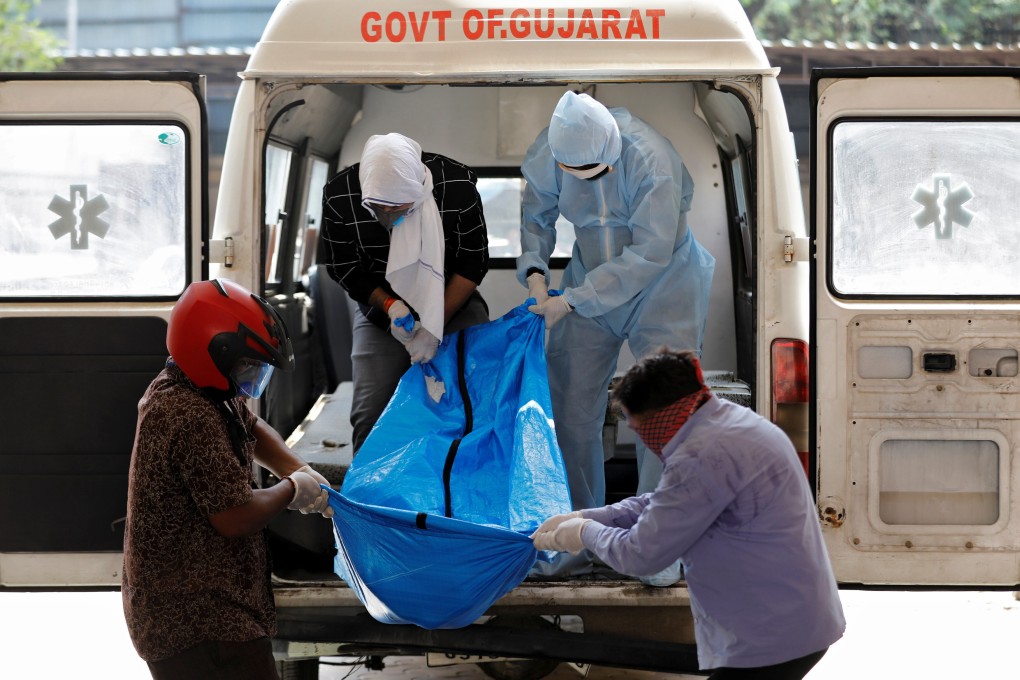 Relatives carry the body a man who died due to the coronavirus disease Covid-19, before his cremation at a crematorium in Ahmedabad, India. Photo: Reuters