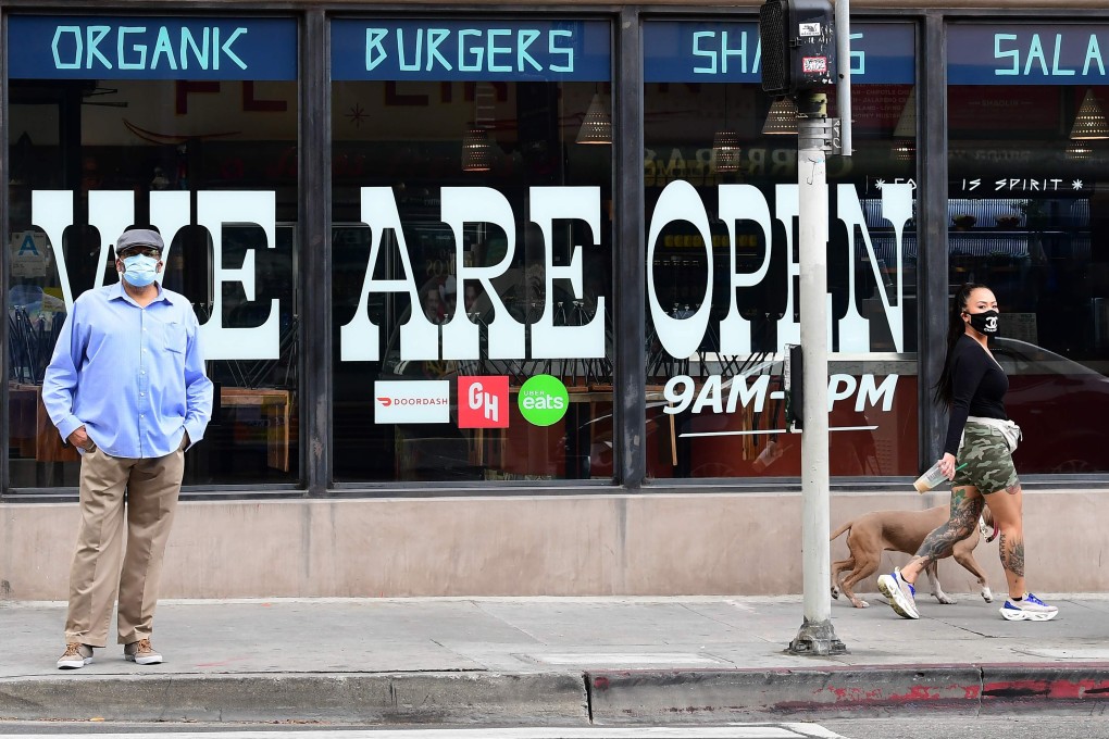 Pedestrians wearing face masks in Los Angeles, California. Photo: AFP