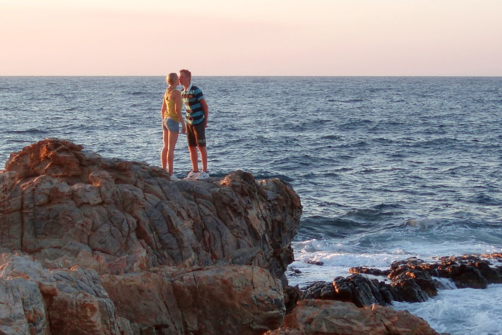 Happy memories such as a first kiss that can be readily called up in difficult times can help people cope better. Photo: Shutterstock