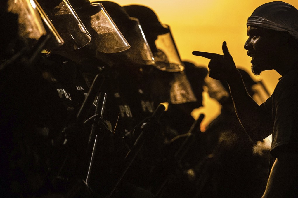 A protester vents at a line of police in riot gear in Tucson, Arizona. Photo: AP