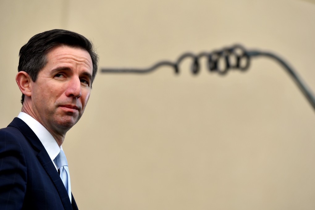 Australian Trade Minister Simon Birmingham has expressed his disappointment at not being able to speak with Zhong Shan despite trying several times to place a call with his Chinese counterpart. Photo: Getty Images
