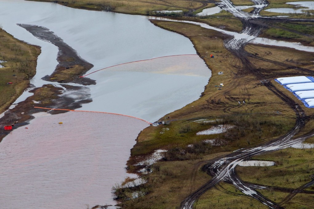 Those working at the site have already seen the first effects of the spill on the local ecosystem. Photo: AFP