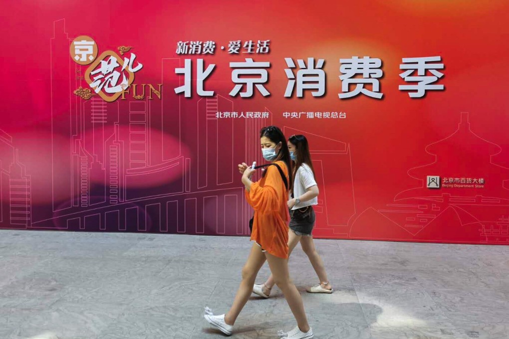 Shoppers walk through the Wangfujing commercial district in Beijing. Photo: Frank Tang